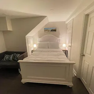 Lovely Junior 1 Bedroom Basement Toronto